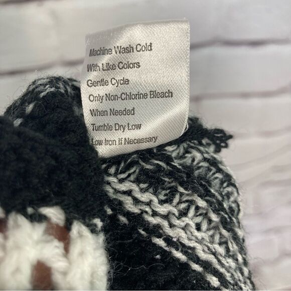 ALMOST FAMOUS Womens Size M BLACK & GRAY V Pattern V-Neck SWEATER SZ XL V Neck - Picture 11 of 12